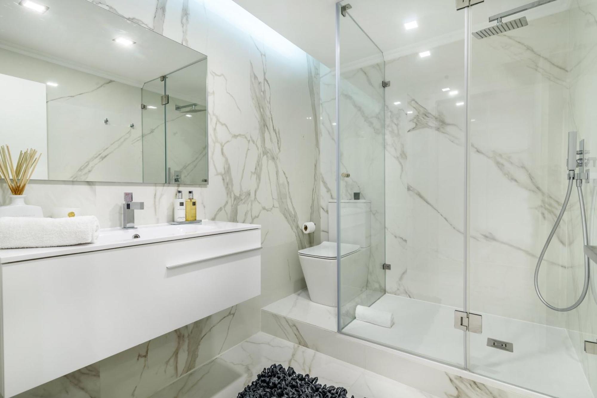 Whome City Chic Escape: Your Stylish Haven In Downtown Lisbon Luaran gambar