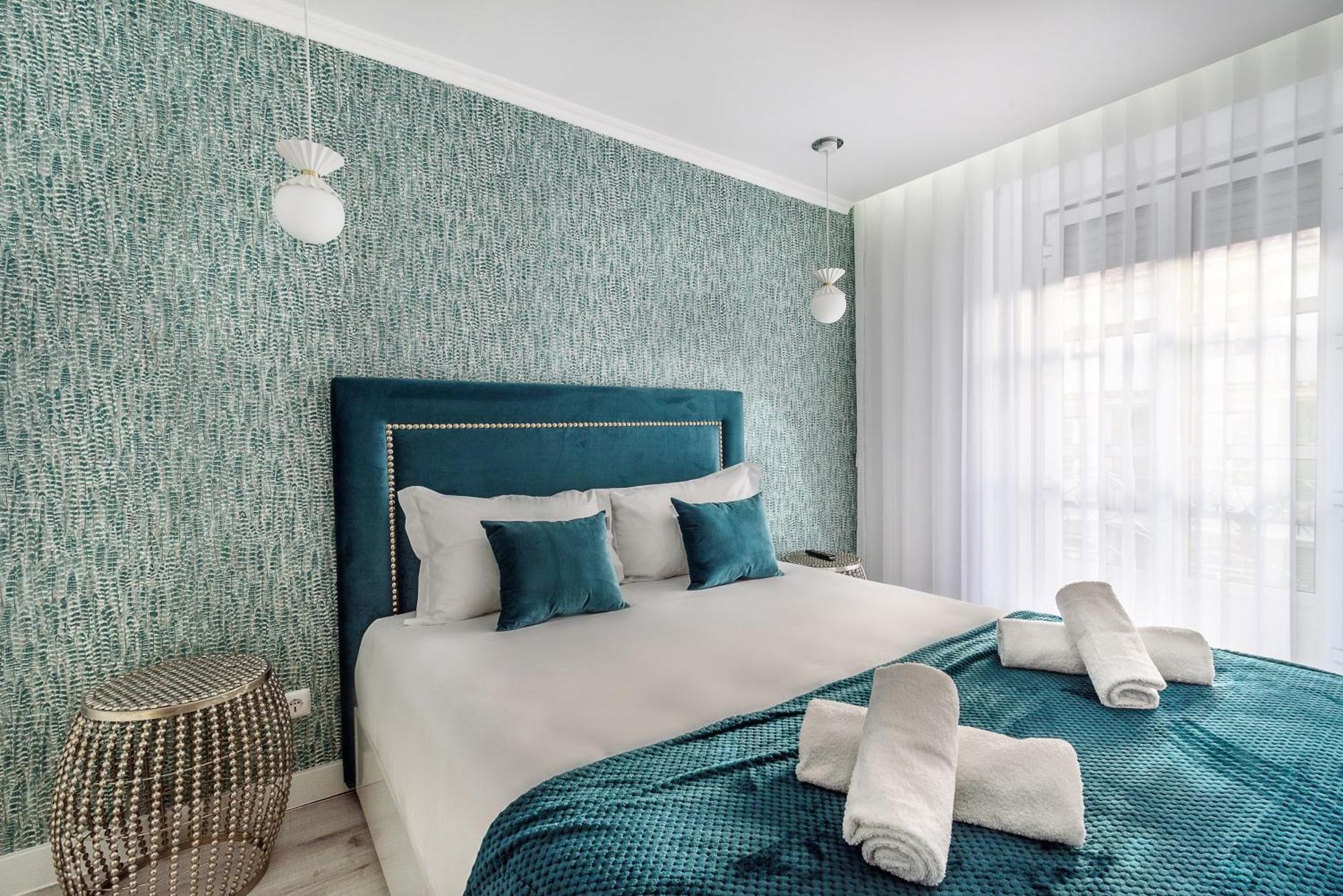 Whome City Chic Escape: Your Stylish Haven In Downtown Lisbon Luaran gambar